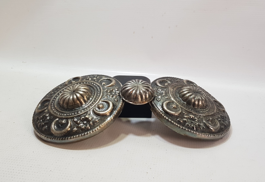 OSMANLI DÖNEMİ KABARTMA İŞÇİLİKLİ VE ÜZERİ AY YILDIZLI GELİN KEMERİ