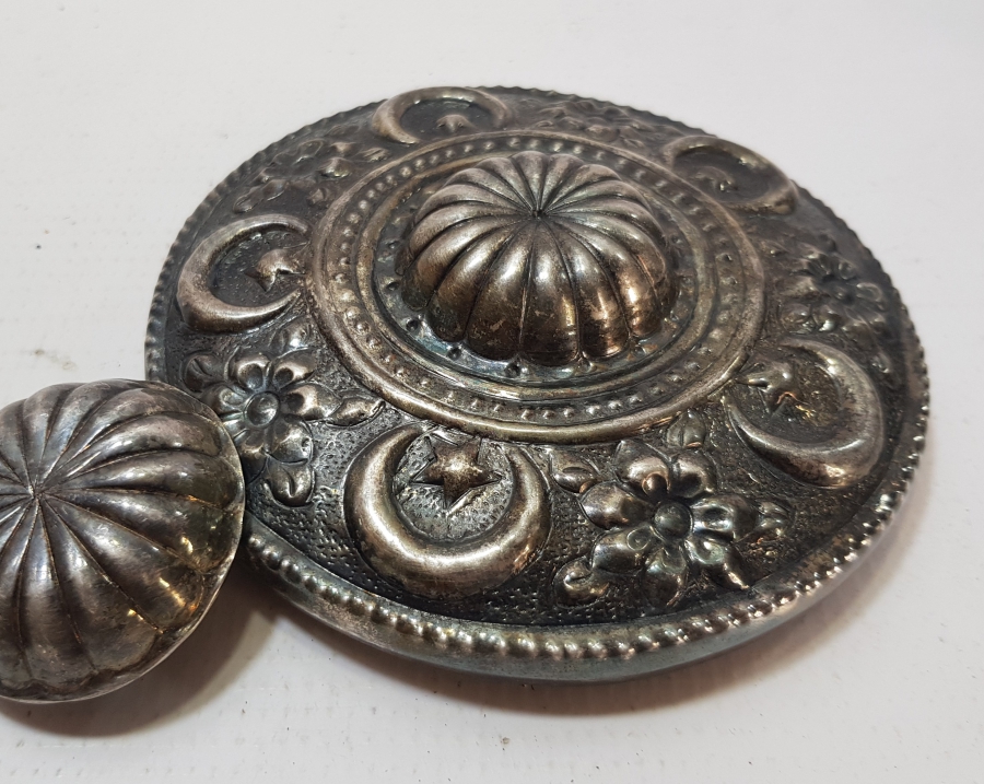 OSMANLI DÖNEMİ KABARTMA İŞÇİLİKLİ VE ÜZERİ AY YILDIZLI GELİN KEMERİ