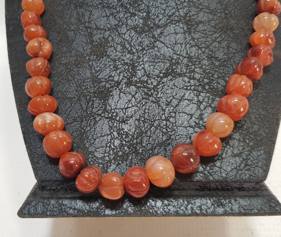 DERVİŞ SİKKESİ FORMUNDA KESİLMİŞ OSMANLI DÖNEMİ KAVUKLU AKİK GERDANLIK