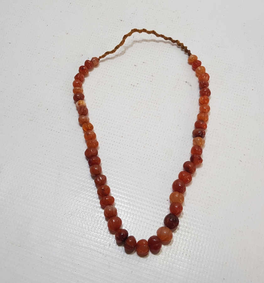 DERVİŞ SİKKESİ FORMUNDA KESİLMİŞ OSMANLI DÖNEMİ KAVUKLU AKİK GERDANLIK