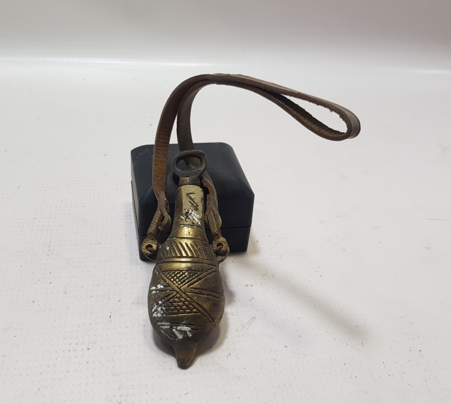 ÜZERİ ERMENİCE YAZILI ANTİKA BRONZ BARUTLUK