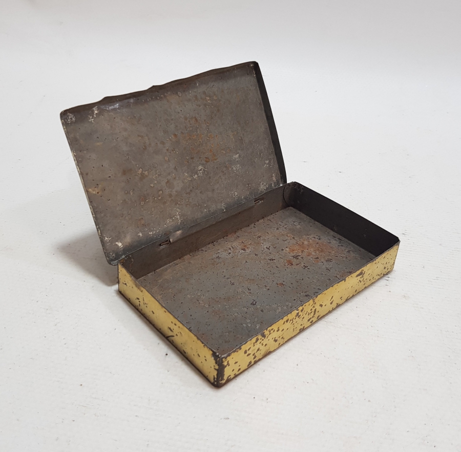 ÜZERİ OSMANLICA YAZILI YÜKSEK KONDİSYONDA OSMANLI DÖNEMİ METAL SİGARA TABAKASI