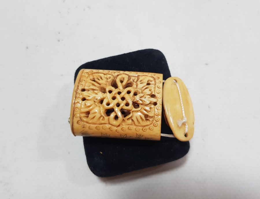 OSMANLI DÖNEMİ ÇOK NADİR ÜZERİNDE TIP SEMBOLÜ BULUNAN RUM İŞİ KEMİK HAMAYIL - PAZUBEND