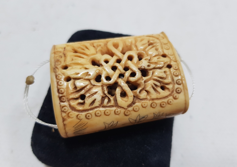 OSMANLI DÖNEMİ ÇOK NADİR ÜZERİNDE TIP SEMBOLÜ BULUNAN RUM İŞİ KEMİK HAMAYIL - PAZUBEND