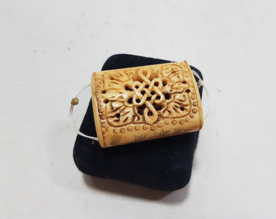 OSMANLI DÖNEMİ ÇOK NADİR ÜZERİNDE TIP SEMBOLÜ BULUNAN RUM İŞİ KEMİK HAMAYIL - PAZUBEND