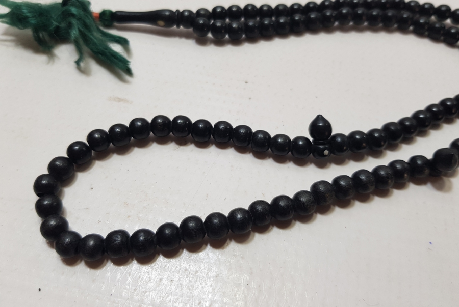 İÇİNDE KABE-İ ŞERİF GÖRSELİ BULUNAN MİKRO FOTOĞRAFLI OSMANLI DÖNEMİ AHŞAP NAMAZ TESPİHİ