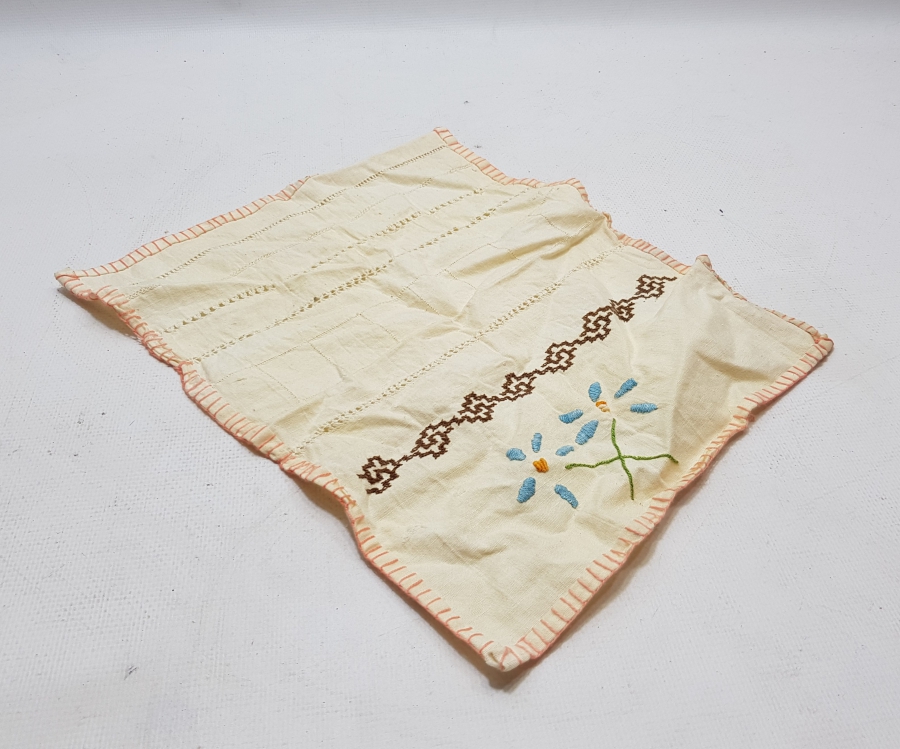 ÜZERİ EL İŞİ ANTİKA TABAK ALTLIĞI - RUNNER