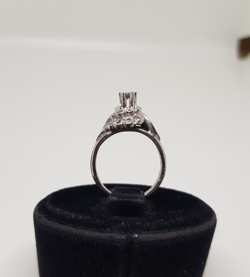 SALYANGOZ MODELİ PIRLANTA TAŞLI YÜZÜK