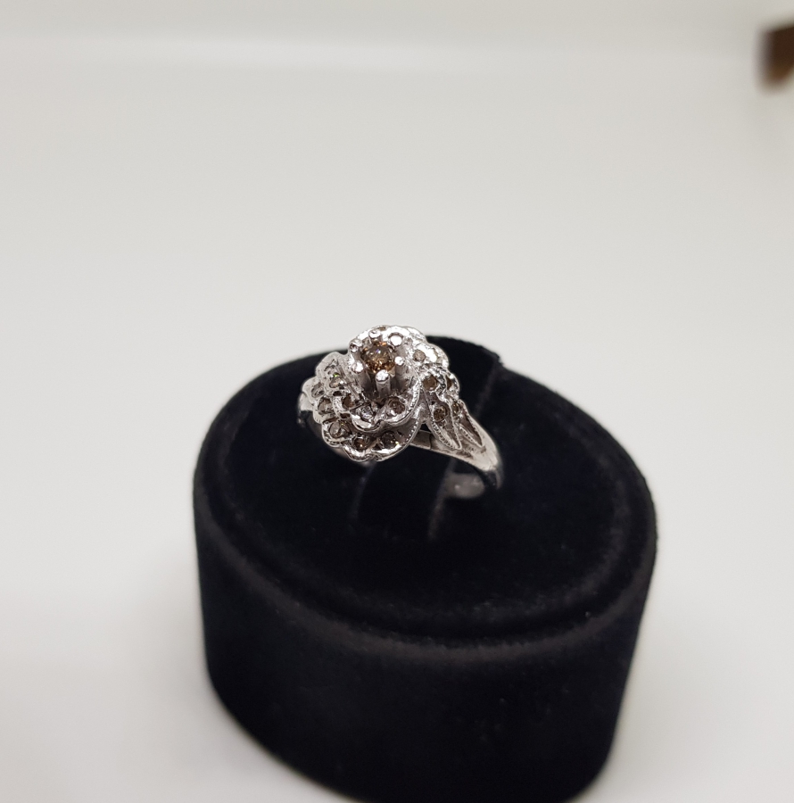 SALYANGOZ MODELİ PIRLANTA TAŞLI YÜZÜK