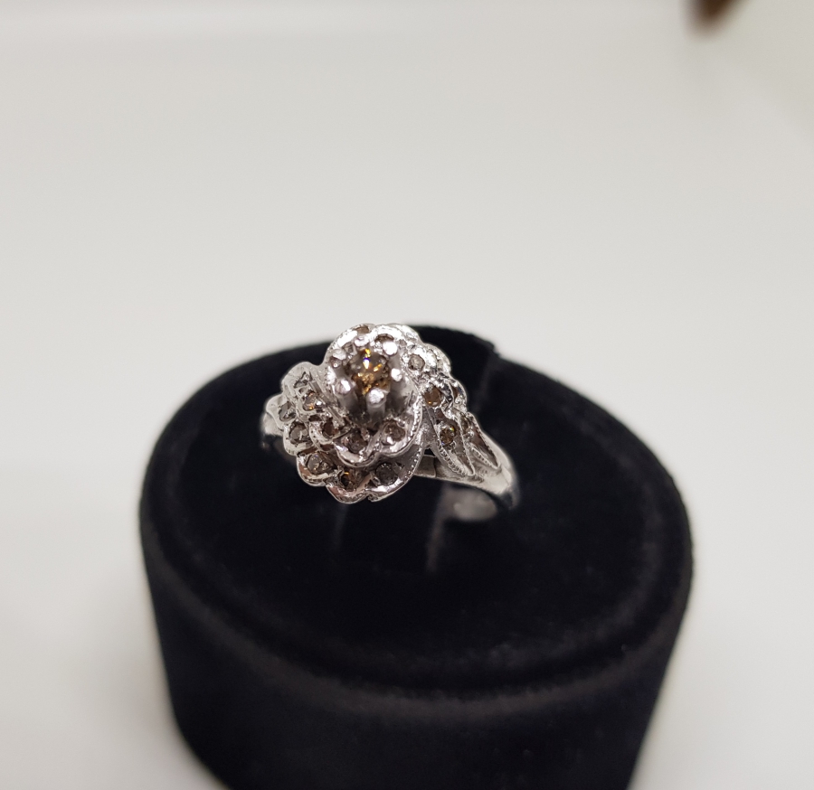 SALYANGOZ MODELİ PIRLANTA TAŞLI YÜZÜK