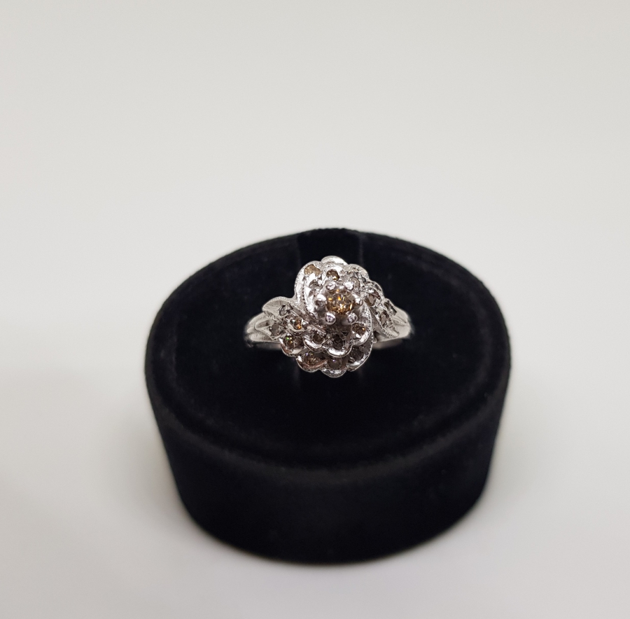 SALYANGOZ MODELİ PIRLANTA TAŞLI YÜZÜK