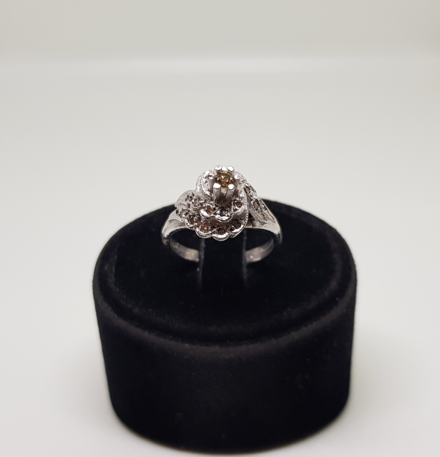 SALYANGOZ MODELİ PIRLANTA TAŞLI YÜZÜK