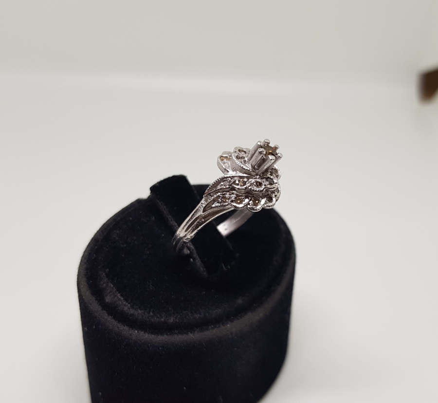 SALYANGOZ MODELİ PIRLANTA TAŞLI YÜZÜK