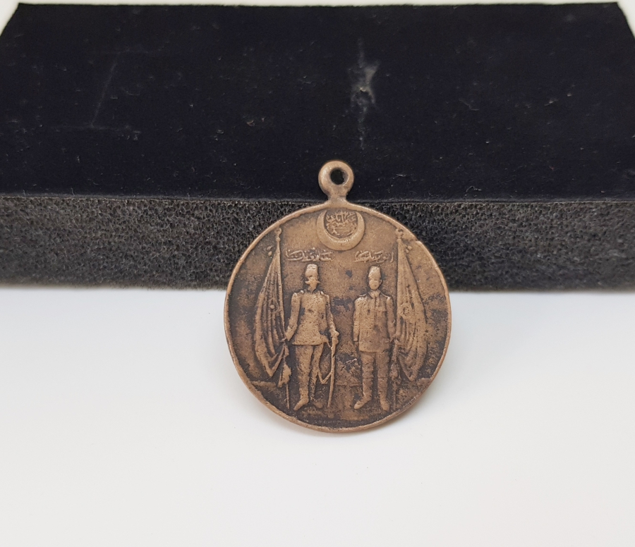 RESNELİ NİYAZİ VE ENVER PAŞA GÖRSELLİ NADİR MEŞRUTİYET MADALYASI