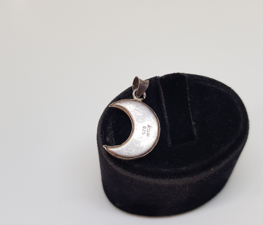 HİLAL FORMUNDA İÇİNDE DUASI İLE GÜMÜŞTEN MAMUL CEVŞEN-İ KEBİR