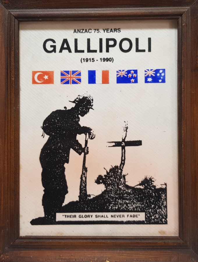 1990 YILI YAPIMI ÇANAKKALE SAVAŞI'NIN 75. YILI ANISINA YAPILMIŞ HATIRA ÇERÇEVELİ ANZAK SERAMİK KARO