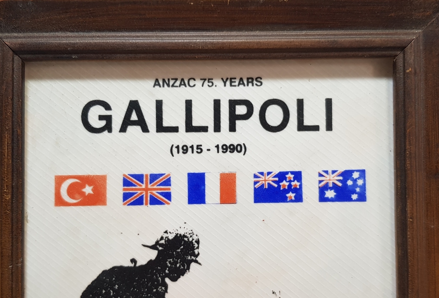 1990 YILI YAPIMI ÇANAKKALE SAVAŞI'NIN 75. YILI ANISINA YAPILMIŞ HATIRA ÇERÇEVELİ ANZAK SERAMİK KARO