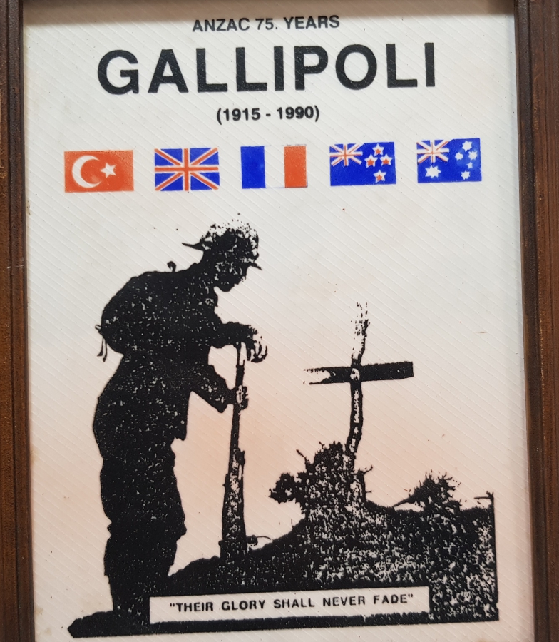 1990 YILI YAPIMI ÇANAKKALE SAVAŞI'NIN 75. YILI ANISINA YAPILMIŞ HATIRA ÇERÇEVELİ ANZAK SERAMİK KARO