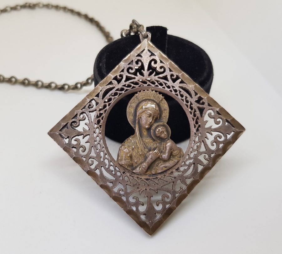 ORİJİNAL AŞIK ZİNCİRİYLE OSMANLI DÖNEMİ GÜMÜŞ TESTERE İŞÇİLİKLİ RUM İŞİ KOLYE