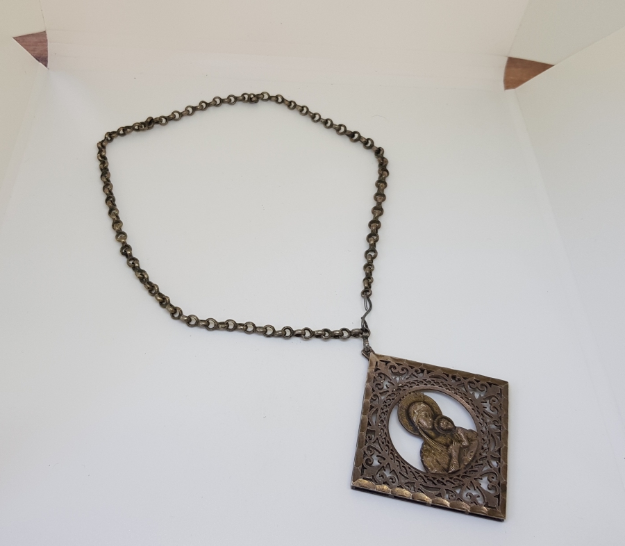 ORİJİNAL AŞIK ZİNCİRİYLE OSMANLI DÖNEMİ GÜMÜŞ TESTERE İŞÇİLİKLİ RUM İŞİ KOLYE