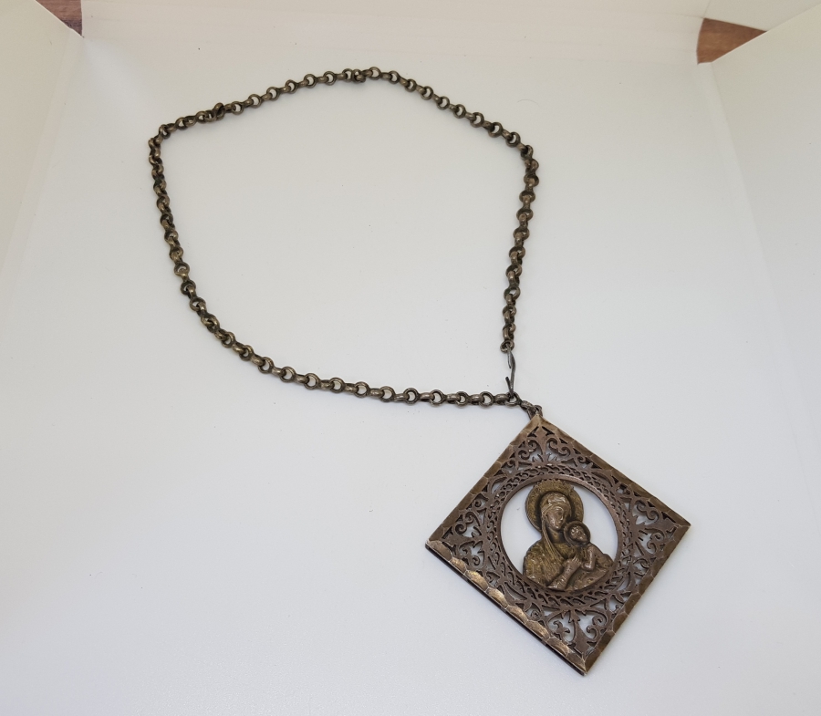 ORİJİNAL AŞIK ZİNCİRİYLE OSMANLI DÖNEMİ GÜMÜŞ TESTERE İŞÇİLİKLİ RUM İŞİ KOLYE