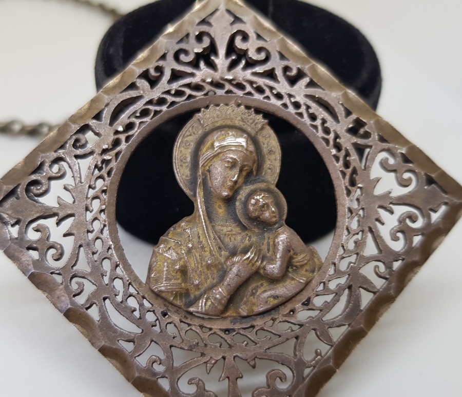 ORİJİNAL AŞIK ZİNCİRİYLE OSMANLI DÖNEMİ GÜMÜŞ TESTERE İŞÇİLİKLİ RUM İŞİ KOLYE