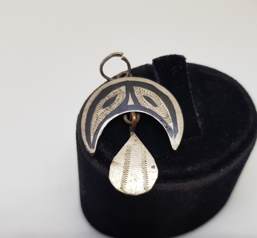 HİLAL FORMUNDA YAPILMIŞ OSMANLI DÖNEMİ SAVATLI KOLYE UCU