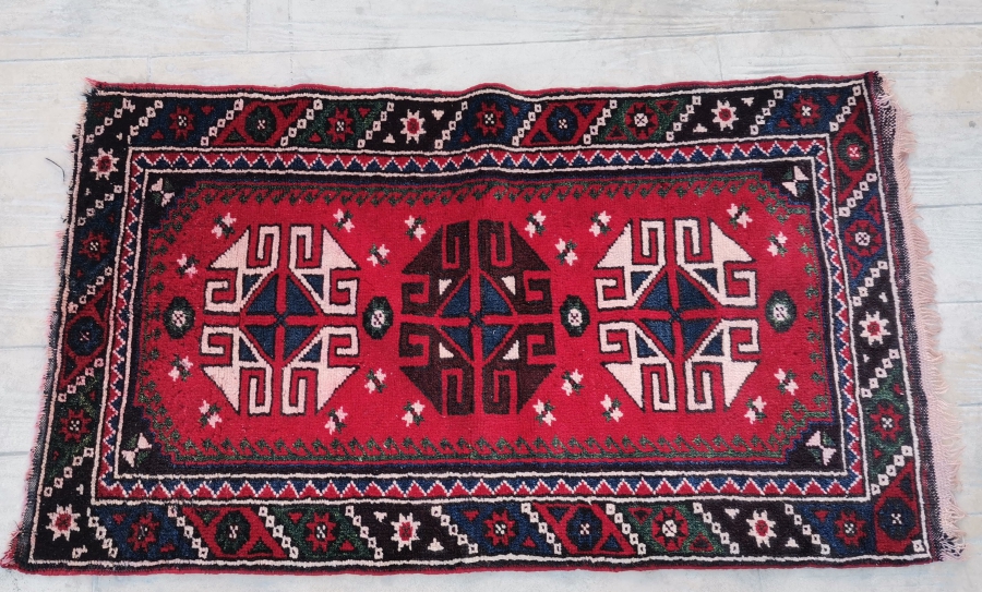 OSMANLI DÖNEMİ EL DOKUMA NADİR RENKTE KIZ BERGAMA HALISI