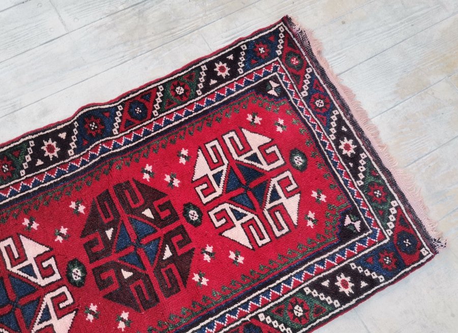 OSMANLI DÖNEMİ EL DOKUMA NADİR RENKTE KIZ BERGAMA HALISI