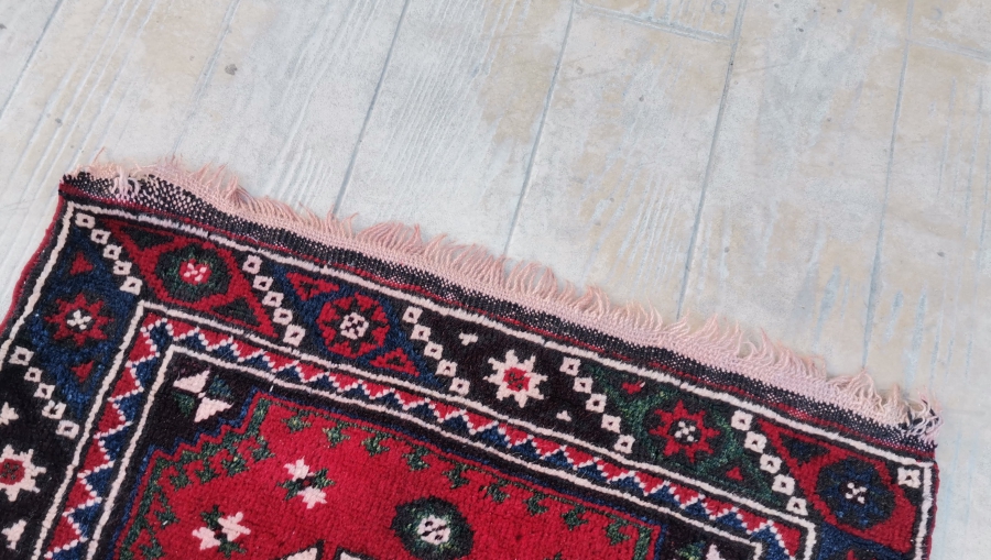 OSMANLI DÖNEMİ EL DOKUMA NADİR RENKTE KIZ BERGAMA HALISI