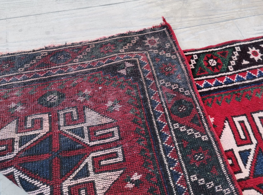 OSMANLI DÖNEMİ EL DOKUMA NADİR RENKTE KIZ BERGAMA HALISI