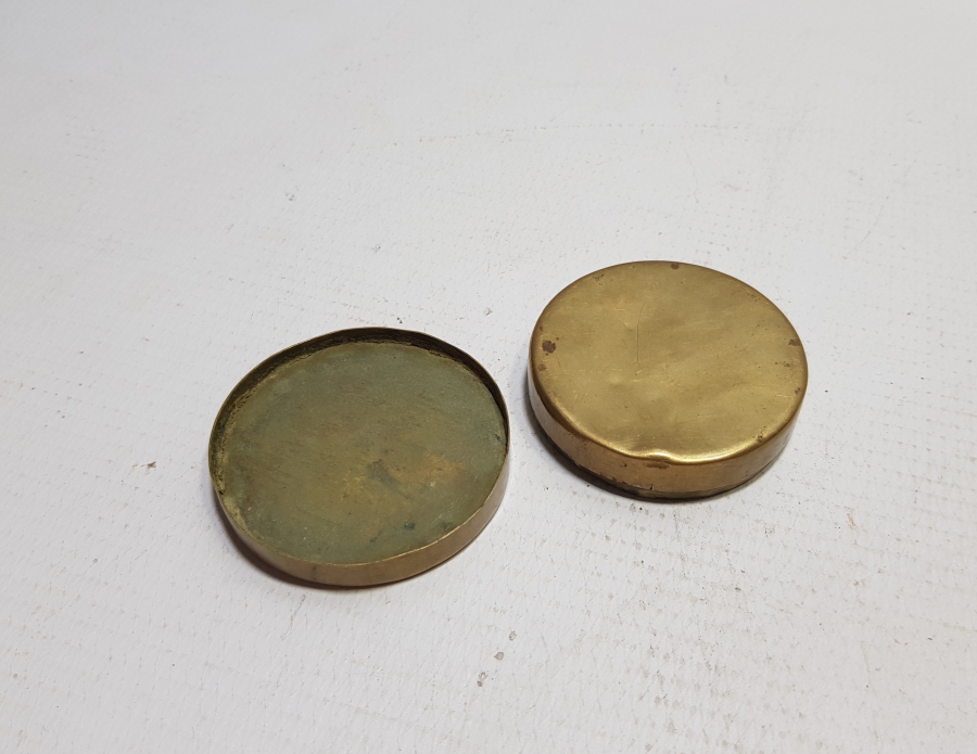 ÜZERİNDE ON KÖŞELİ YILDIZ BULUNAN OSMANLI DÖNEMİ SÜLEYMANİYE KAPAKLI AYNALI ENFİYE KUTUSU