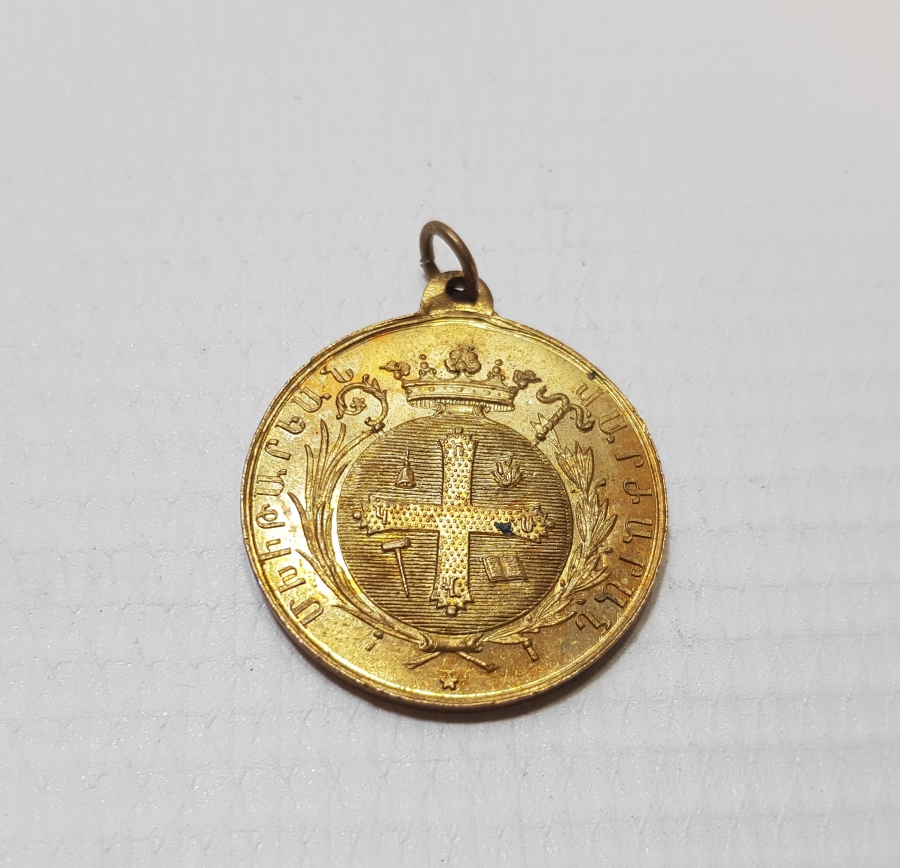 OSMANLI DÖNEMİ ALTIN KAPLAMA ERMENİ PANGALTI MİKİTERYAN LİSESİ MADALYONU