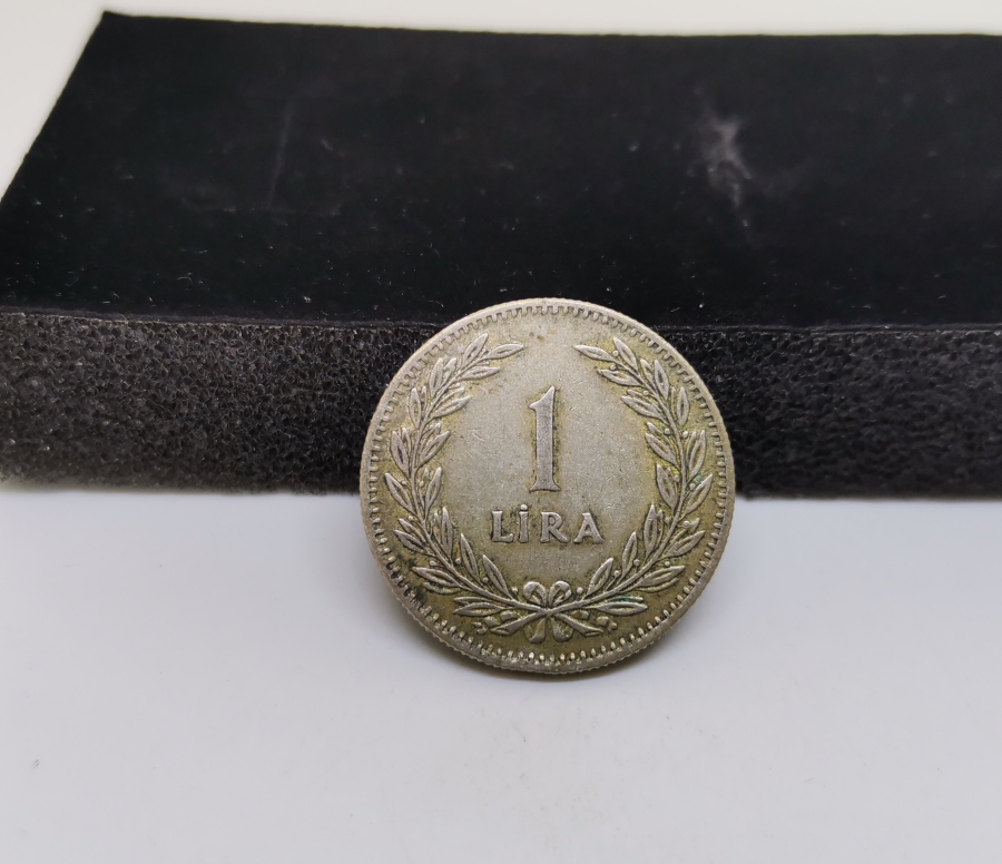 NERDEYSE ÇİL KONDİSYONDA 1948 YILI GÜMÜŞ 1 LİRA