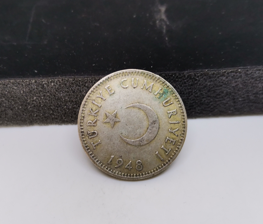 NERDEYSE ÇİL KONDİSYONDA 1948 YILI GÜMÜŞ 1 LİRA
