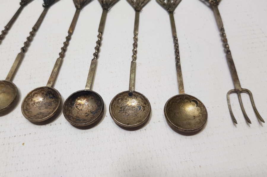 MEHMED REŞAD HAN DÖNEMİ GÜMÜŞ PARALARDAN YAPILMIŞ OSMANLI DÖNEMİ ÇAY TAKIMI