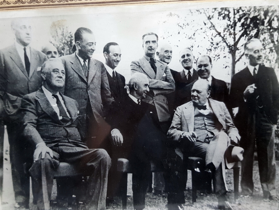 2. DÜNYA SAVAŞI DÖNEMİ İSMET İNÖNÜ'NÜN, CHURCHİLL VE ROSEVELT İLE ÇEKİLMİŞ FOTOĞRAFI