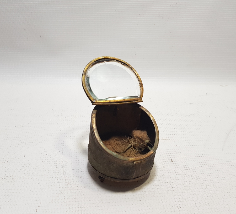 ÜZERİNDE TERS LALE FİGÜRÜ BULUNAN OSMANLI DÖNEMİ EL YAPIMI SAAT TEŞHİR KUTUSU