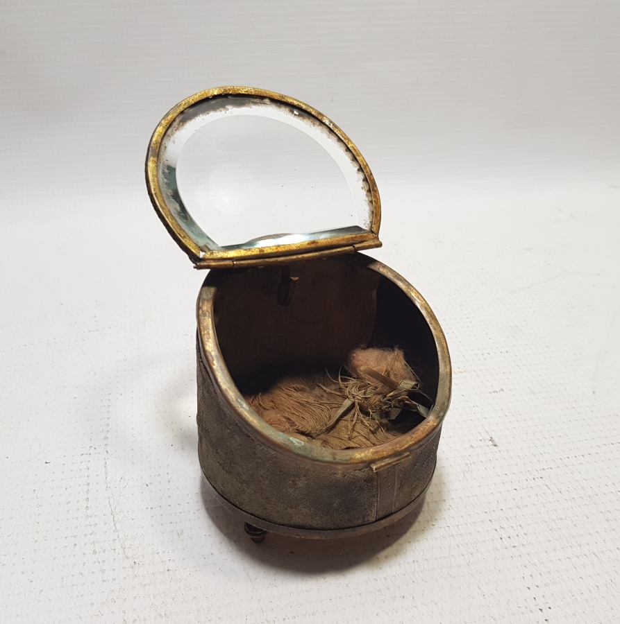 ÜZERİNDE TERS LALE FİGÜRÜ BULUNAN OSMANLI DÖNEMİ EL YAPIMI SAAT TEŞHİR KUTUSU