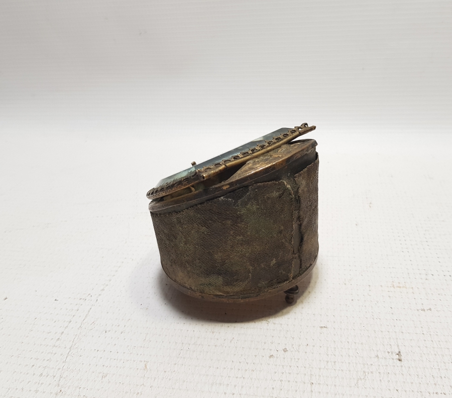 ÜZERİNDE TERS LALE FİGÜRÜ BULUNAN OSMANLI DÖNEMİ EL YAPIMI SAAT TEŞHİR KUTUSU