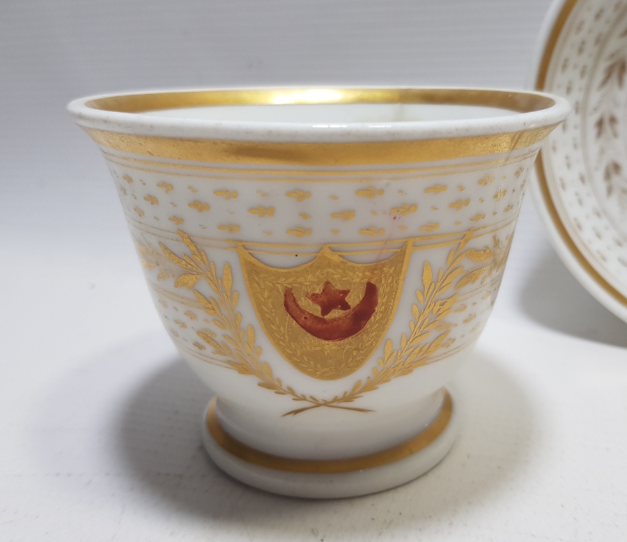 ÜZERİ AY YILDIZLI VE ALTIN VARAKLI NADİR İLK DÖNEM YILDIZ PORSELEN ÜRETİMİ BÜYÜK BOY EL BOYAMA PORSELEN FİNCAN