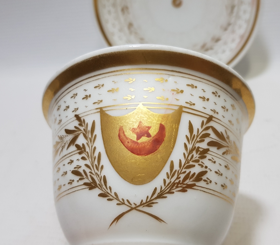 ÜZERİ AY YILDIZLI VE ALTIN VARAKLI NADİR İLK DÖNEM YILDIZ PORSELEN ÜRETİMİ BÜYÜK BOY EL BOYAMA PORSELEN FİNCAN