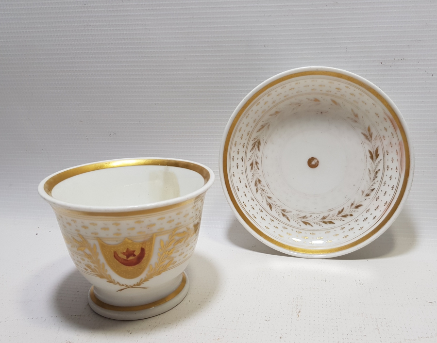 ÜZERİ AY YILDIZLI VE ALTIN VARAKLI NADİR İLK DÖNEM YILDIZ PORSELEN ÜRETİMİ BÜYÜK BOY EL BOYAMA PORSELEN FİNCAN