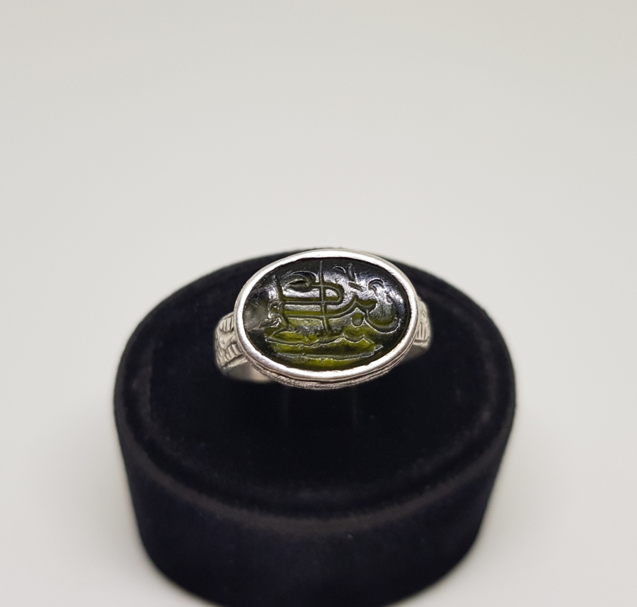 ÜZERİ LALE MOTİFLİ OSMANLI DÖNEMİ BAL AKİK TAŞLI DERVİŞ YÜZÜĞÜ