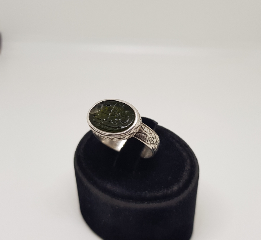 ÜZERİ LALE MOTİFLİ OSMANLI DÖNEMİ BAL AKİK TAŞLI DERVİŞ YÜZÜĞÜ