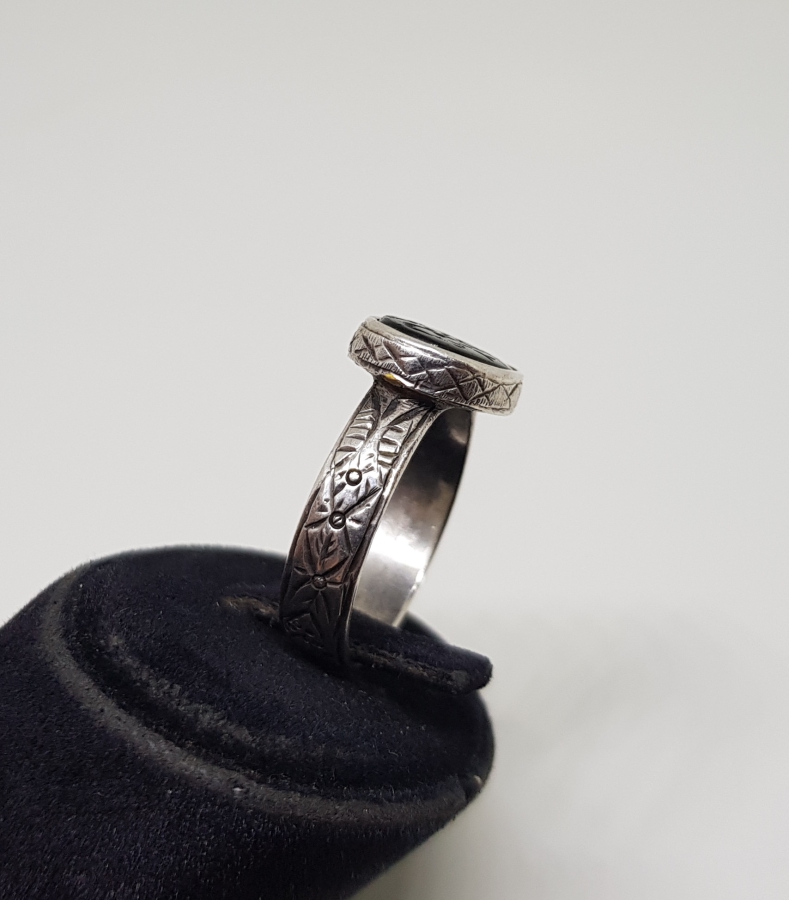 ÜZERİ LALE MOTİFLİ OSMANLI DÖNEMİ BAL AKİK TAŞLI DERVİŞ YÜZÜĞÜ