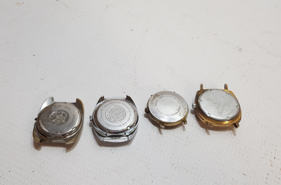 DÖRT ADET KURMALI KOL SAATİ