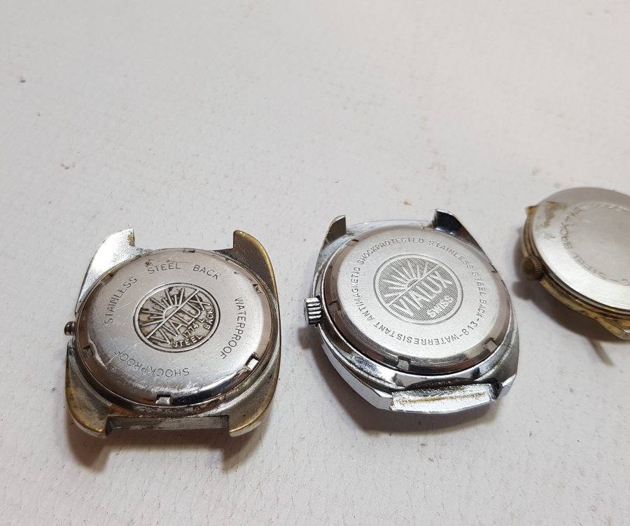 DÖRT ADET KURMALI KOL SAATİ