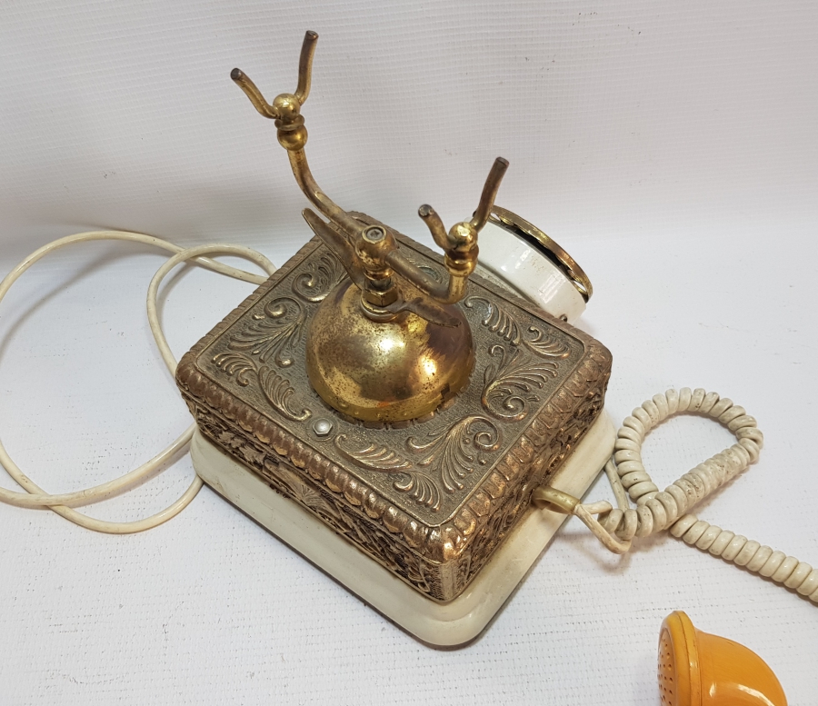 KABARTMA İŞÇİLİKLİ ANTİKA ÇEVİRMELİ TELEFON