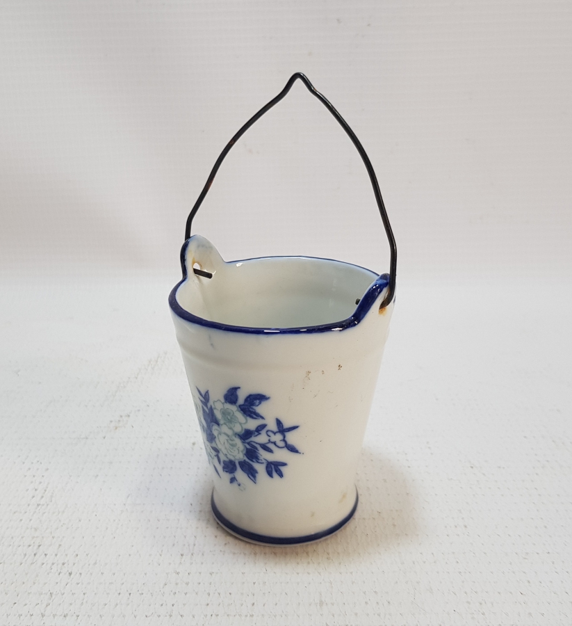 KOVA FORMUNDA YAPILMIŞ ANTİKA PORSELEN BİBLO